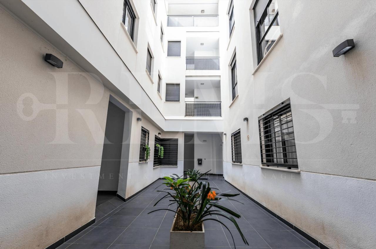 3Br Apartment With Parking And Patio In The Center By Rems Малага Экстерьер фото